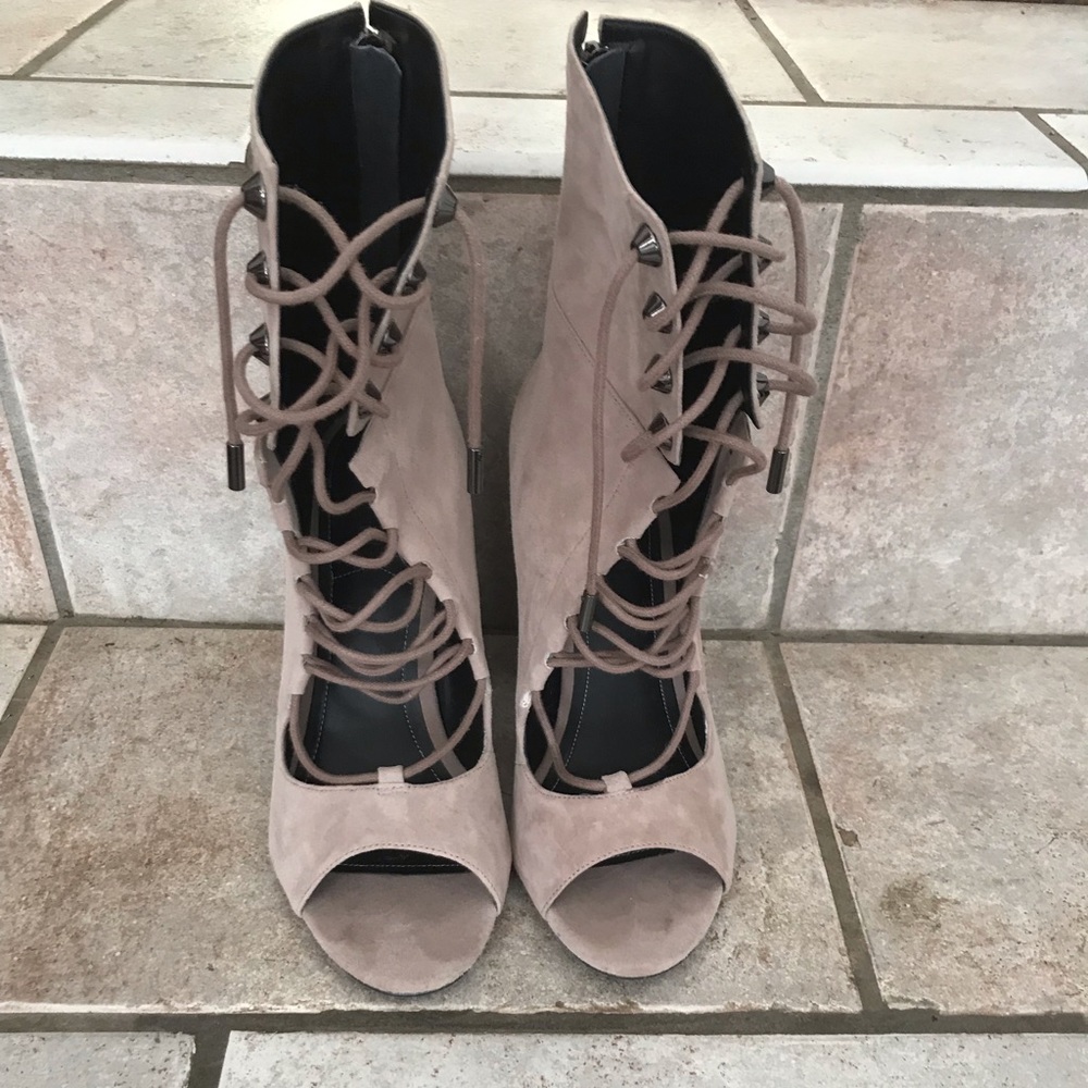 heels - Picture 2 of 2
